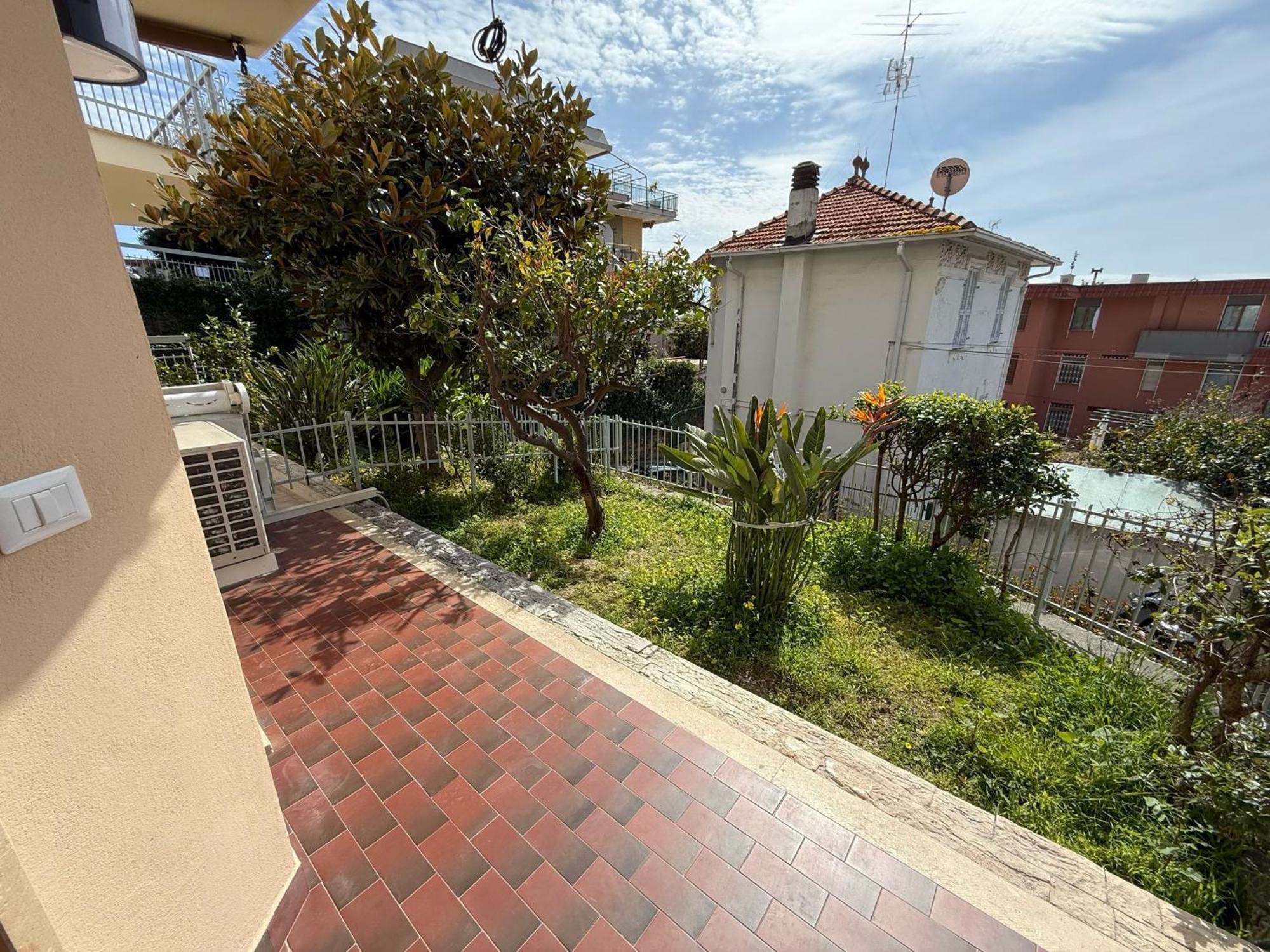 Wh - Appartamento Siccardi In Zona Residenziale Con Posto Auto Sanremo Bagian luar foto