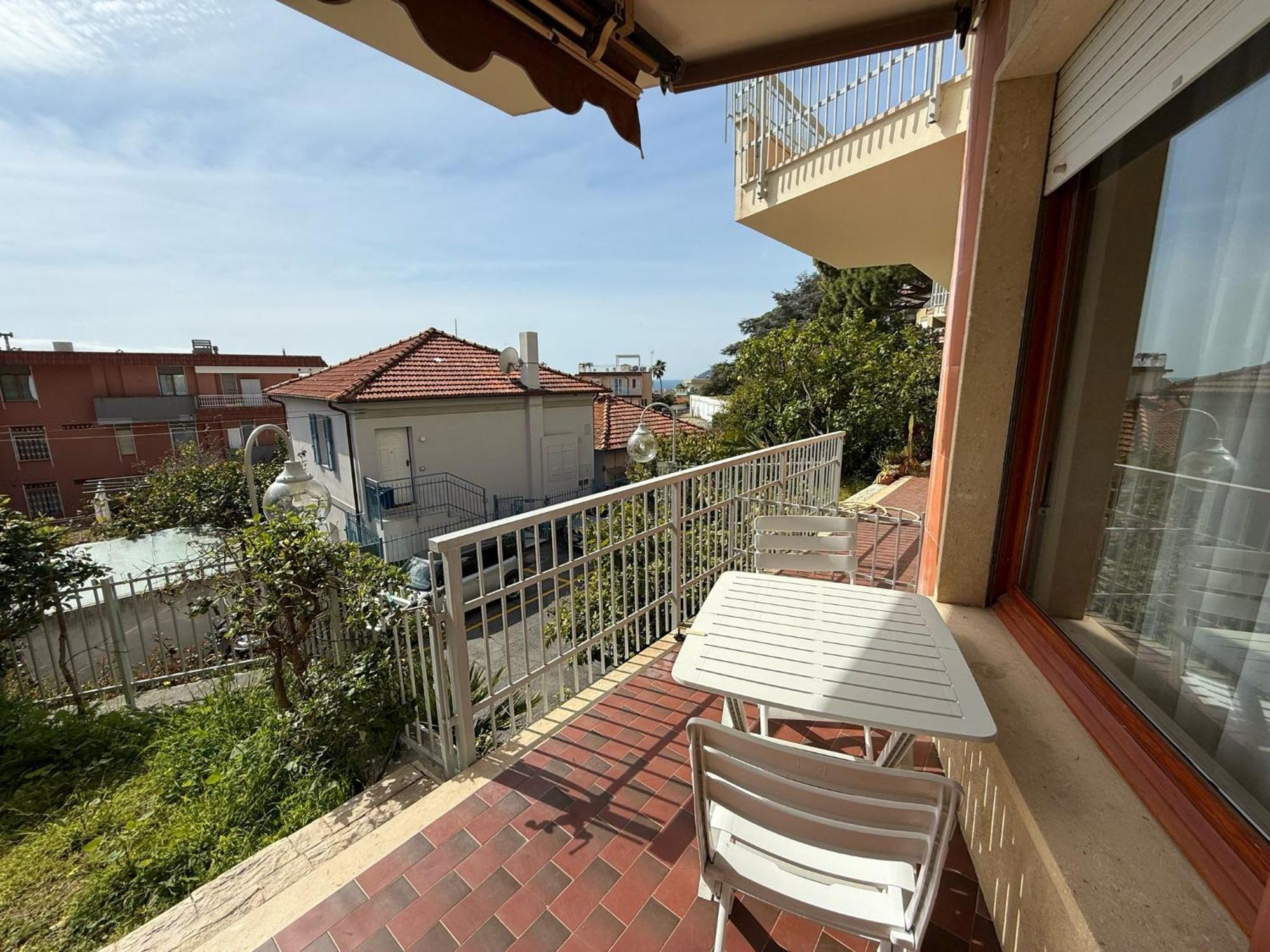 Wh - Appartamento Siccardi In Zona Residenziale Con Posto Auto Sanremo Bagian luar foto